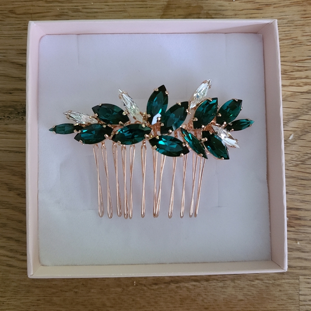 Elegant Green and Gold Hair Comb